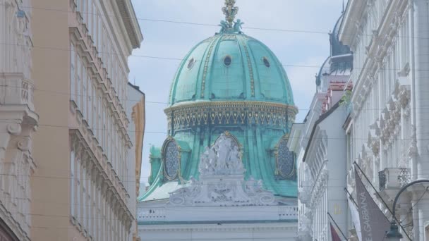 Jedna z głównych ulic handlowych w Wiedniu i Hofburg — Wideo stockowe