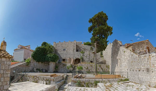 Catedral de la ciudad vieja de Dubrovnik e iglesia jesuita — Foto de Stock