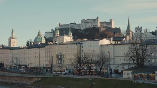 Salzburg Hohensalzburg festning vinterstid Østerrike – stockvideo