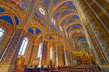 Djakovo Katedrali St. Peter iç mimarisi