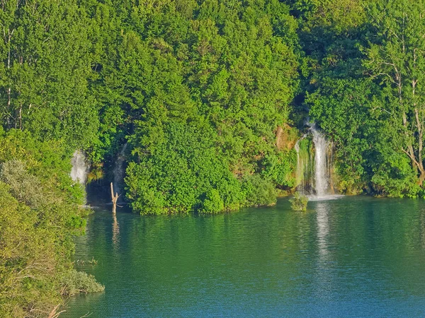 Hırvatistan 'daki Brljan Gölü Krka Nehri kanyonunda — Stok fotoğraf