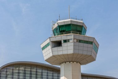 Dubrovnik Hırvatistan 'daki yeni havaalanı binasının kontrol kulesi