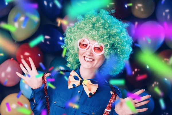 Vacker Lycklig Kvinna Peruk Och Glasögon Kul Fest — Stockfoto