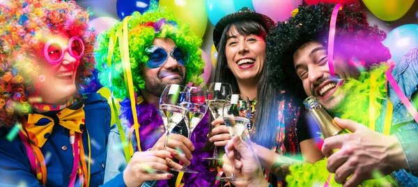 Happy Young Friends Drinking Champagne Celebrating Carnival New Year — 스톡 사진