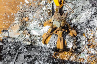 Geri dönüşüm endüstrisi. İş geri dönüşümü. Atık ayrılığı. Metal geri dönüşüm kavramı