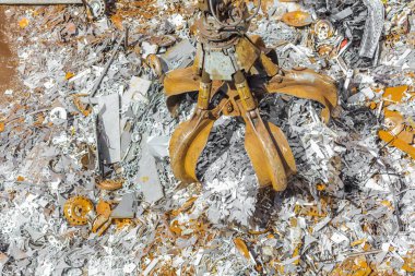 Geri dönüşüm endüstrisi. İş geri dönüşümü. Atık ayrılığı. Metal geri dönüşüm kavramı