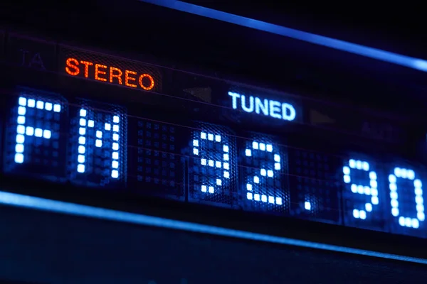 Display radio sintonizzatore FM. Stazione di frequenza digitale stereo sintonizzata . — Foto Stock