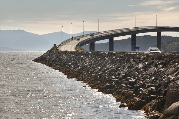 Norvegia. Strada dell'oceano Atlantico. Ponte sull'oceano. Trave europe — Foto Stock