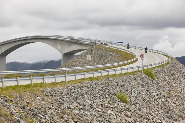 Noruega. Estrada oceânica atlântica. Ponte sobre o oceano. Europa de viagem — Fotografia de Stock