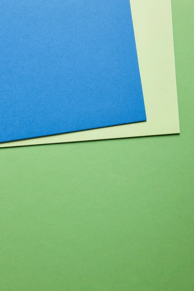 彩色的硬纸板背景蓝色绿色色调。复制空间 — 图库照片