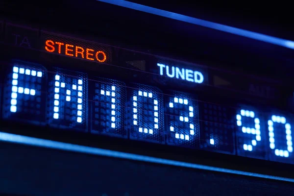 FM-tuner radio display. Stereo digitale frequentie station afgestemd. — Stockfoto