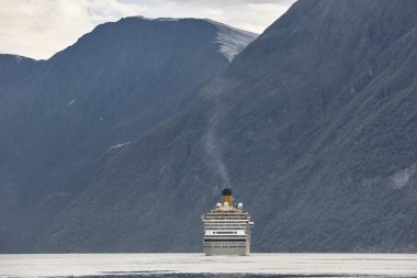 Norveç Fiyordu manzara. Storfjorden. Dönüşümlü, Geiranger cru