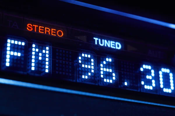 Display radio sintonizzatore FM. Stazione di frequenza digitale stereo sintonizzata . — Foto Stock