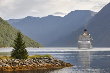 Norveç Fiyordu manzara. Storfjorden. Dönüşümlü, Geiranger cru