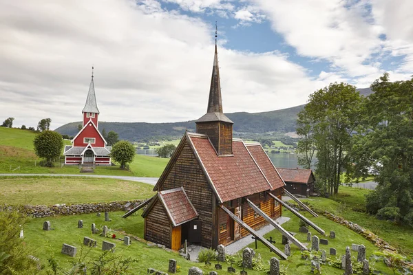 Tradizionale chiesa norvegese in doghe. Rodven. Viaggi Norvegia . — Foto Stock