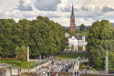 Norveç Oslo Vigeland park orman kilise ve heykeller Köprüsü. 