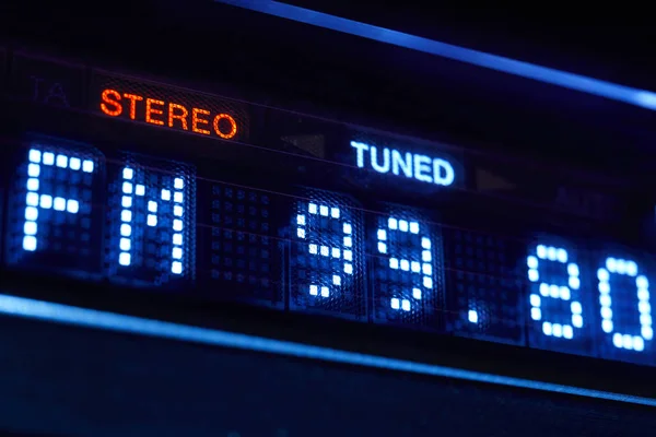 FM-tuner radio display. Stereo digitale frequentie station afgestemd — Stockfoto