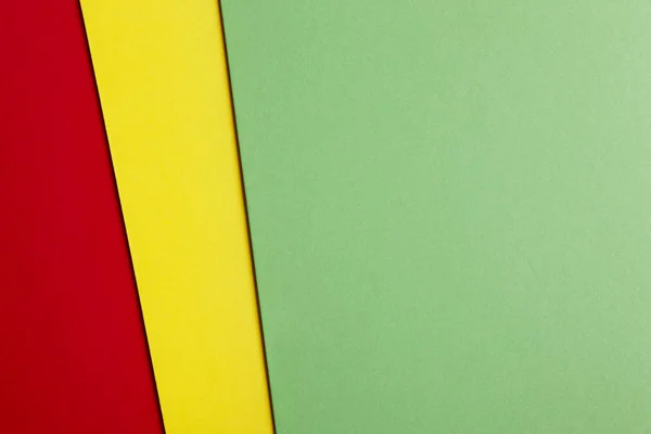 Цветной картонный фон в зеленом желтом красном тоне. Copy spa — стоковое фото