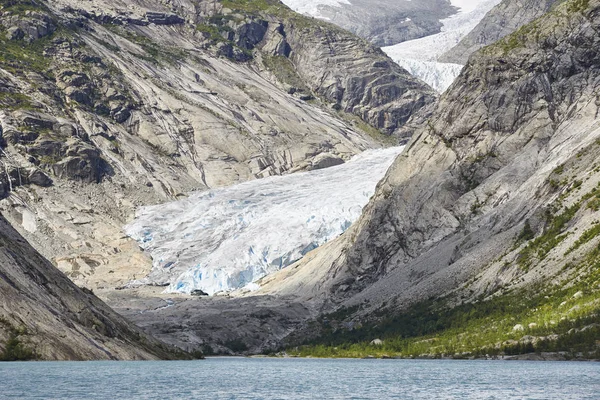 Norwegian landscape. Nigardsbreen glacier tongue and lake. Touri — Stock Photo, Image