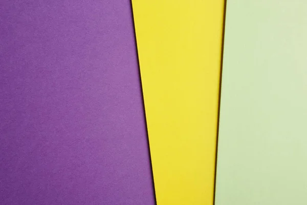 Цветной картонный фон в фиолетовый желтый зеленый тон. Копия — стоковое фото
