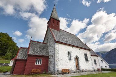 Geleneksel antika Norveç taş kilise. Parlaklık. Seyahat Norwa