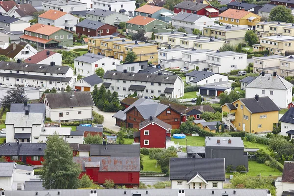 Traditionelle norwegische farbige Häuser. Ober-Erlenbach. Besuch — Stockfoto