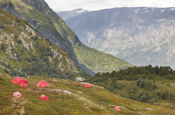 Traditional norwegian mountain landscape with camp ground. Norwa — Stock Photo, Image