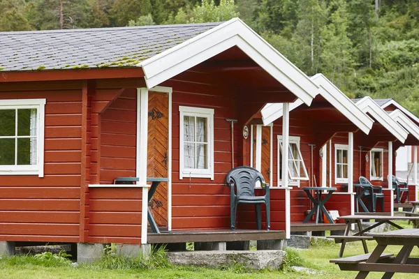 Traditionelle norwegische Holzhüttenfassaden. Reise — Stockfoto