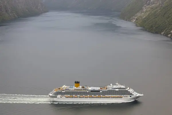 Noorse fjord landschap. Cruise vakantie. Reizen Noorwegen. Toerisme — Stockfoto