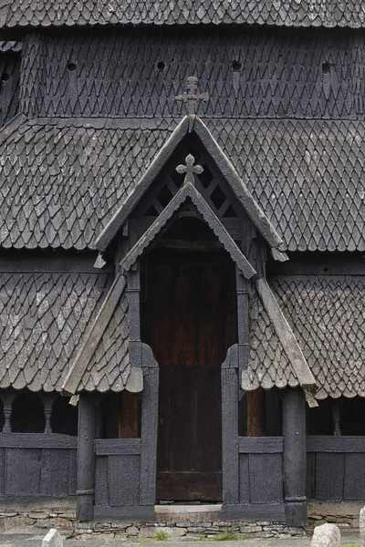 Traditionele Noorse staafkerk kerk detail. Borgund. Norwa reizen — Stockfoto