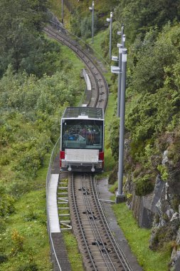 Floibanen füniküler. Norveç turizm vurgulayın. Elektrik locom