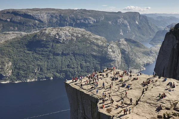 Norveç Fiyordu manzara. Preikestolen alan. Norveç Simgesel Yapı la — Stok fotoğraf