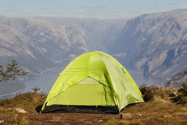 Norveç Fiyordu, yatay, kamp çadır. Norveç macera