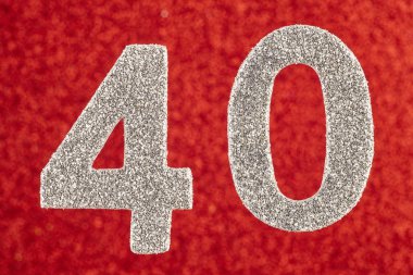 Kırk beyaz renk kırmızı bir arka plan üzerinde numara. Yıldönümü. 