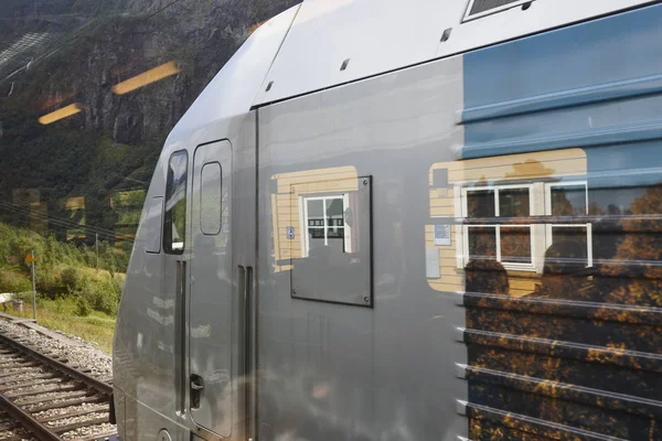 Flam vagón de tren en Noruega. Destacado turismo noruego. Ferrocarril — Foto de Stock