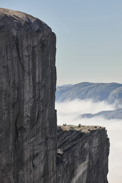 Norský fjord zataženo krajina. Lysefjordu oblast. Norsko adven — Stock fotografie