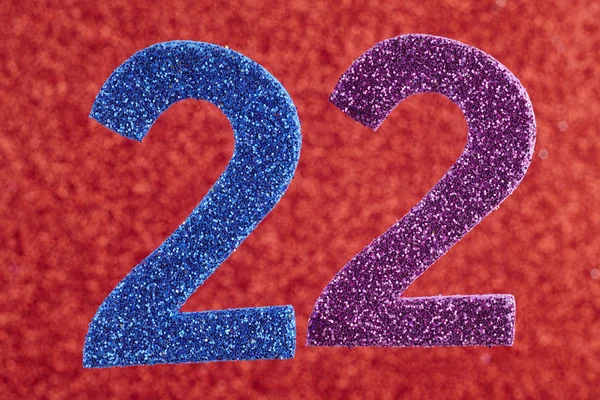 Αριθμός είκοσι δύο μπλε μωβ πάνω σε κόκκινο φόντο. Επέτειος — Φωτογραφία Αρχείου