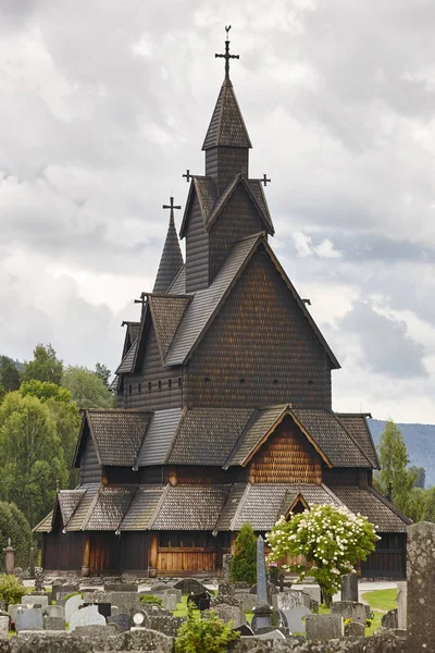 Norveç çıta Kilisesi. Heddal. Tarihi bina. Norveç bilgisiyle — Stok fotoğraf