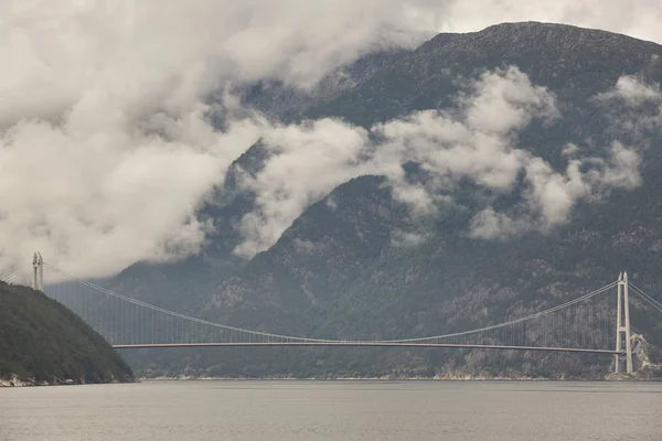 Norveç Fiyordu manzara. Hardanger köprü. Sorfjorden alan. Vi — Stok fotoğraf