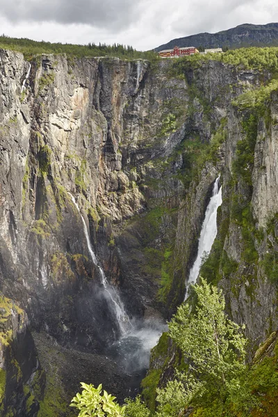 Voringsfossen vattenfall i Norge. Norska utomhus höjdpunkt en — Stockfoto