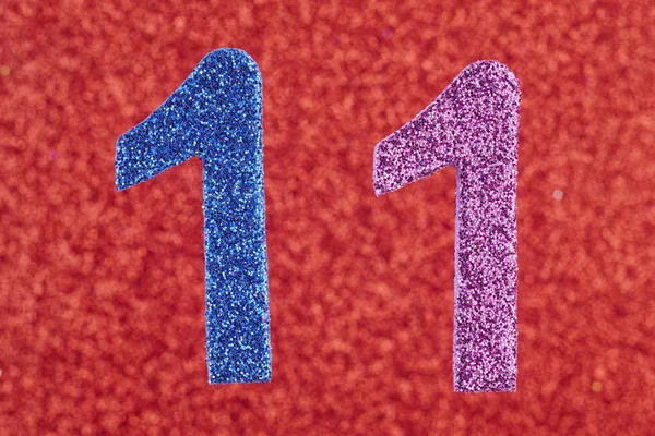 Αριθμός ένδεκα μπλε μοβ χρώμα πάνω σε κόκκινο φόντο. Anniversa — Φωτογραφία Αρχείου