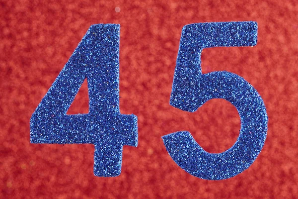 Vijfenveertig blauwe kleur nummer op een rode achtergrond. Verjaardag. — Stockfoto