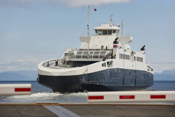 Noorse cruise reizen. Fjord landschap. Bezoek Noorwegen. Toerisme — Stockfoto