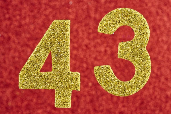 Antal fyrtiotre gul färg över en röd bakgrund. Årsjubileum — Stockfoto