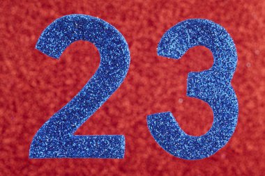 Yirmi üç mavi kırmızı bir arka plan üzerinde numara. Yıldönümü. 