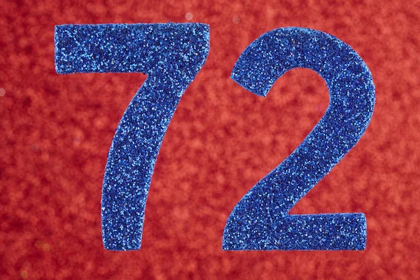 Αριθμός εβδομήντα δύο μπλε χρώμα πάνω σε κόκκινο φόντο. Επέτειος — Φωτογραφία Αρχείου