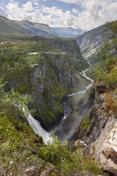 Cascada Voringsfossen en Noruega. noruego al aire libre resaltar un — Foto de Stock