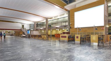 Uluslararası Havaalanı kapalı terminal. Kalkış alanı. Gates hal