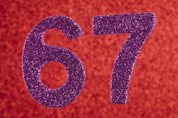 番号 67 紫の色の赤い背景の上。Anniversa — ストック写真