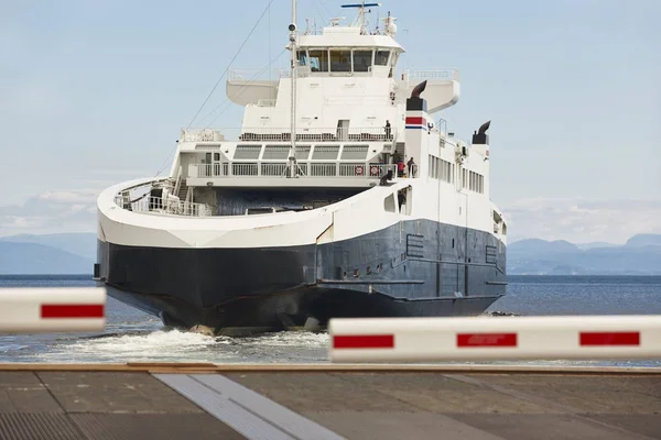 Noorse cruise reizen. Fjord landschap. Bezoek Noorwegen. Toerisme — Stockfoto